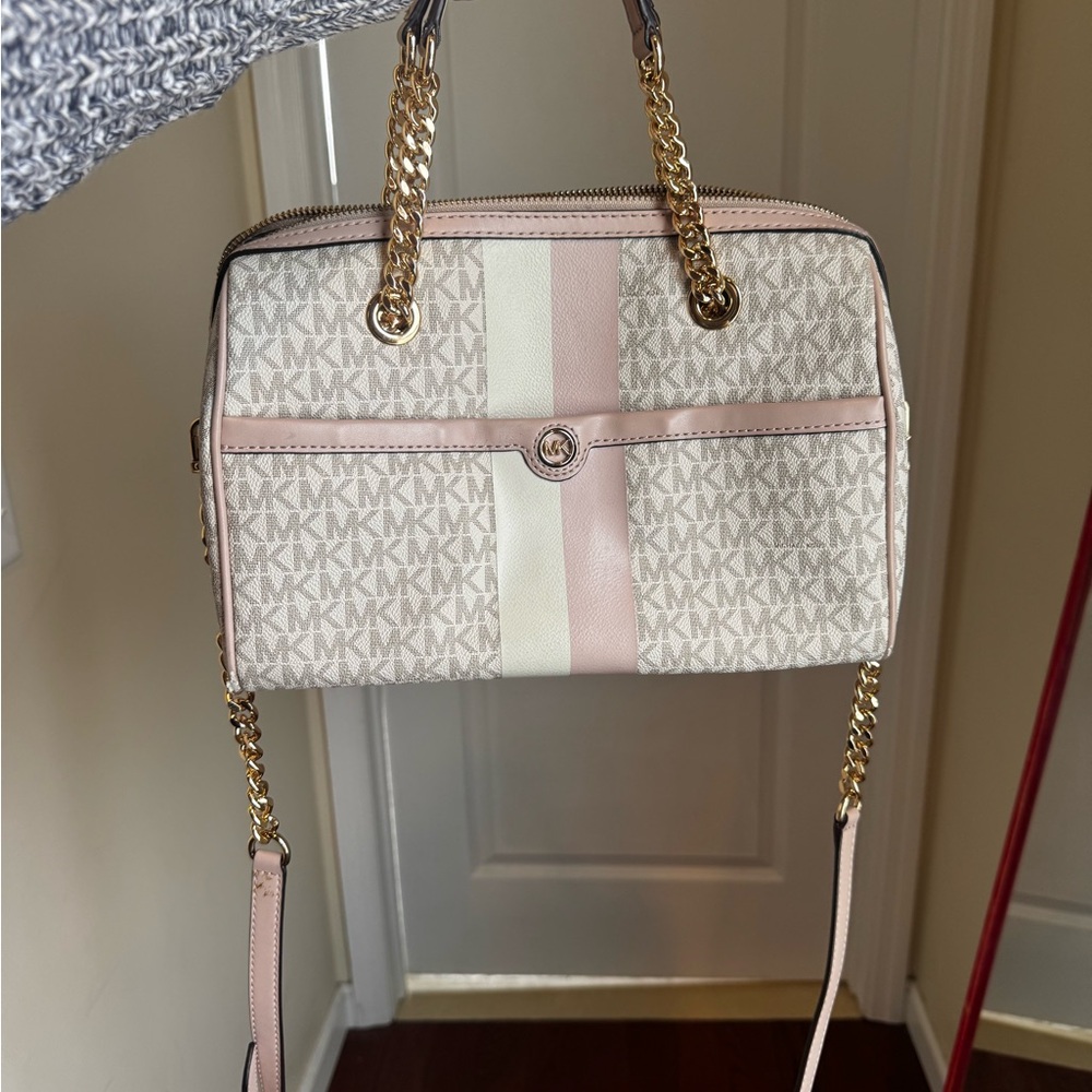 🩷🤍 Michael Kors BLAIRE crossbody 🩷🤍